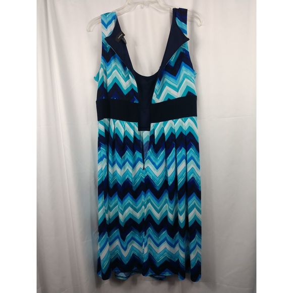 R & M Richards sleeveless blues chevron dress - Picture 4 of 7
